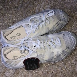Nfinity vengeance cheer shoes